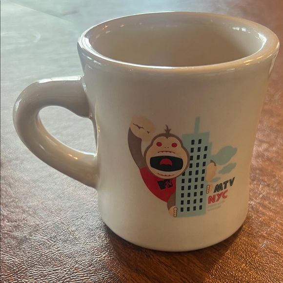 Vintage 2004 MTV NYC White Mug with King Kong Monkey - Picture 2 of 5